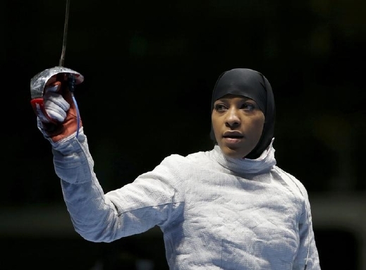 ابتهاج محمد أول مججبة أمريكية في الأولمبياد تودع ريو بعد خسارتها أمام منافستها الفرنسية